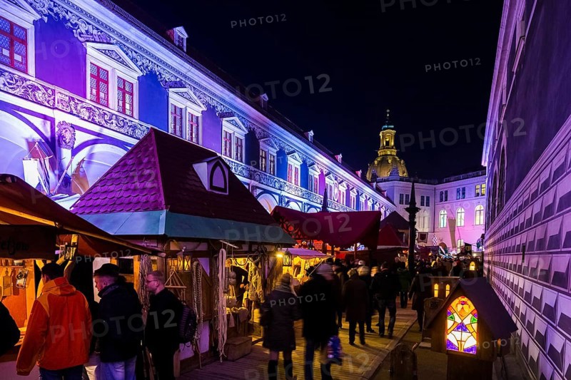 The nostalgic Christmas market in the stable yard of Dresden's Residence Palace also offers quiet and romantic moments in the Christmas hustle and bustle