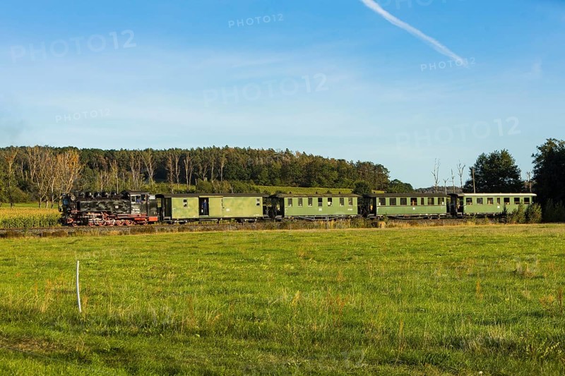 For the annual line birthday of the Lössnitzgrundbahn, many special trains from different eras of railway history run in September. The Traditionsbahn Radebeul runs with its train of the Royal Saxon State Railways, the SDG offers seats in the historic train of the German Reichsbahn and of course in the regularly running steam train.Locomotive 99 1761-8 Built in 1933