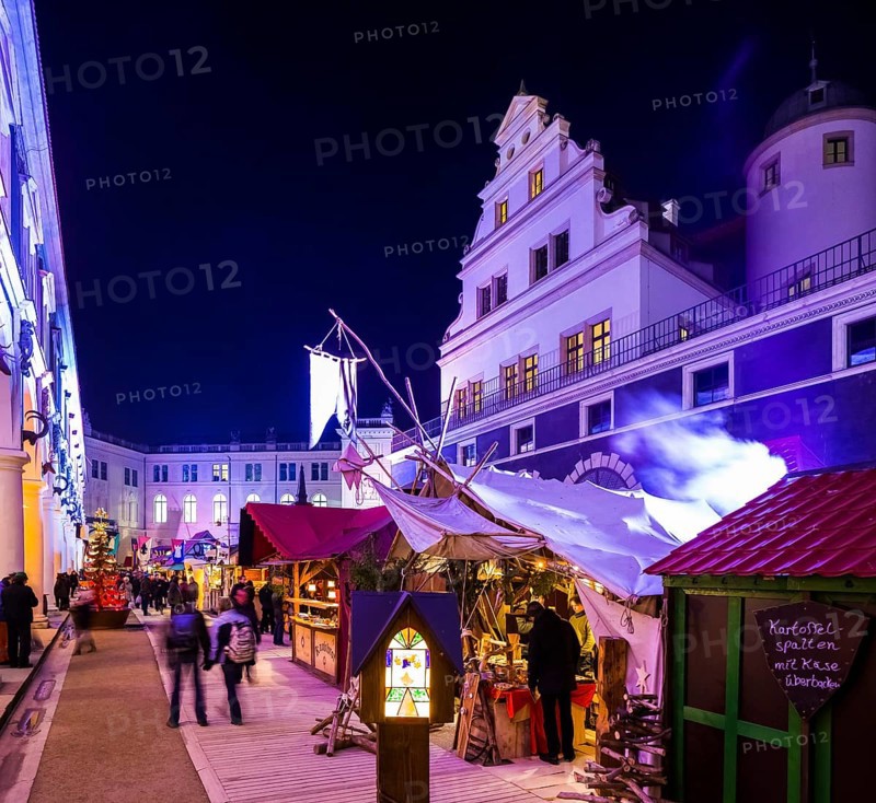 The nostalgic Christmas market in the stable yard of Dresden's Residence Palace also offers quiet and romantic moments in the Christmas hustle and bustle