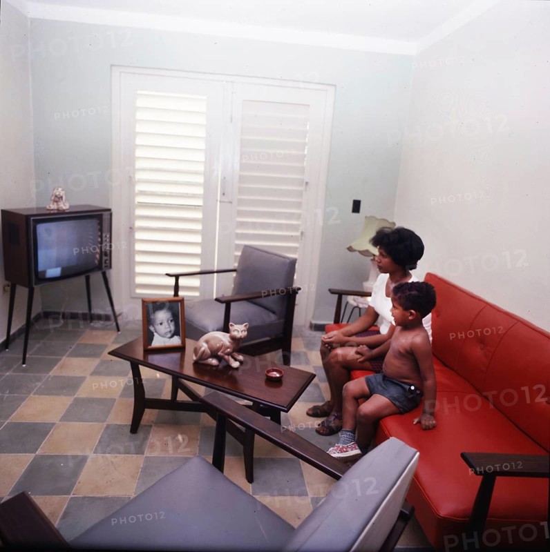 DEU, Germany: The historical slides from the times 80-90s events and people from politics, culture, working life, medicine etc. Cuba 77. Havana. Modest luxury in a new building