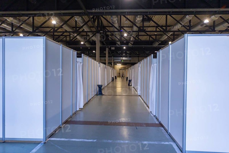 From 14 November to the beginning of January 2023, the Dresden City Council will temporarily use part of the Dresden Trade Fair Centre as refugee accommodation, which will be operated by the Johanniter. Since an increase in the number of refugees, especially from Ukraine, is to be expected due to the season