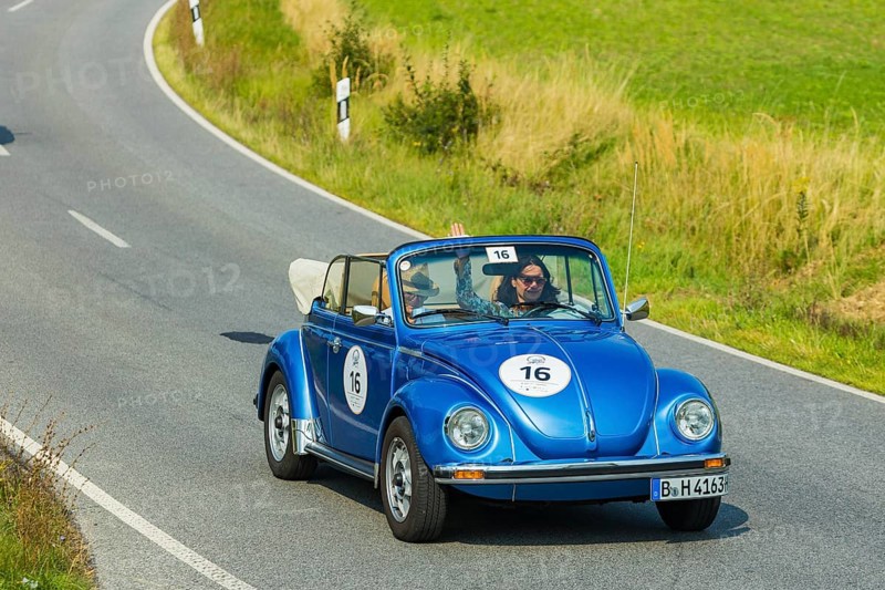A drive for vintage vehicles. Skilful handling of the vehicle, finding the route by means of the road book and consistent driving style will be assessed. The route, time and drive-through checks as well as special stages are determined by the road book and the boarding card. VW Beetle Convertible 1303 LS 1976