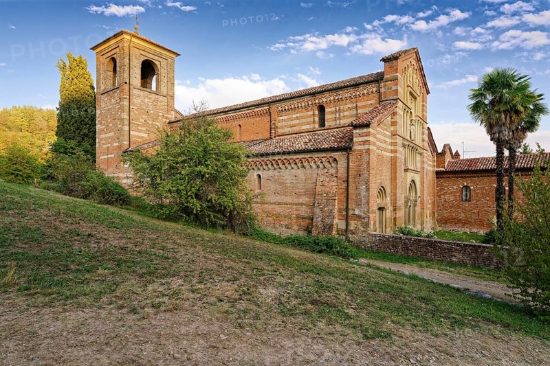 The Abbey of Vezzolano, Abbazia Santa Maria di Vezzolano, Albugnano, Province of Asti, Monferrato, Piedmont, Italy, Europe
