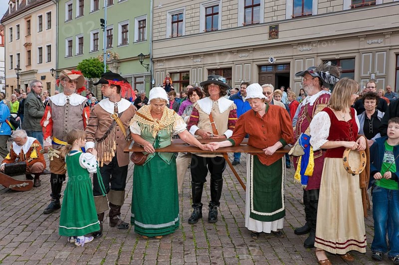 Pirna the members of the association Der Retter playfully re-enact the invasion of the Swedes in the 30 Years' War