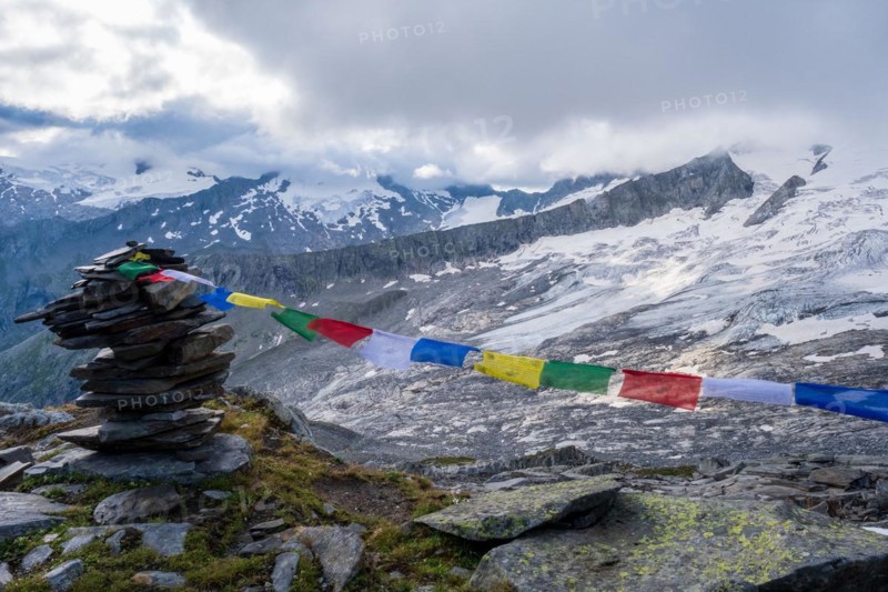 Prayer flags, Buddhism, hike, Schönbichlerhorn, mountain, snow, Berliner Höhenweg, glacier, Zillertal Alps, Mayrhofen, Tyrol, Austria, Europe