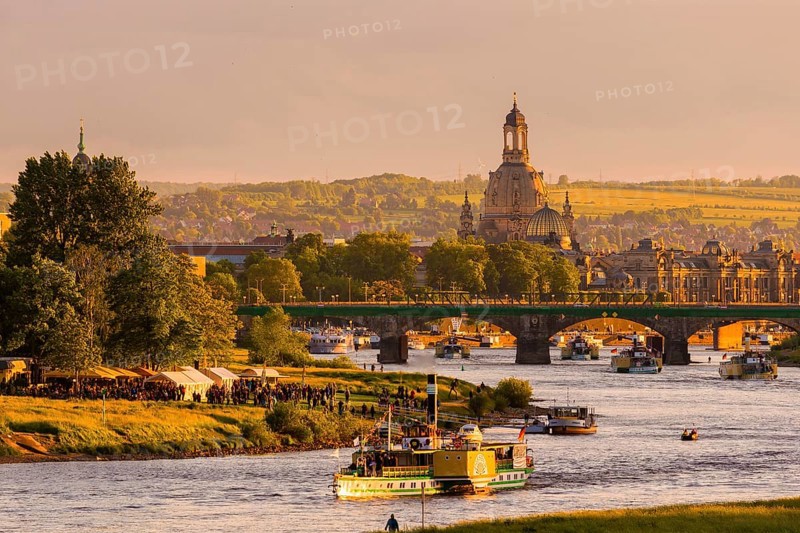 DEU Saxony Dresden Since 1995, at the 25th International Dixieland Festival, steamers and saloon ships festively flagged over all tops left the mooring bridges on the Terrassenufer. Since then the RIVERBOAT-SHUFFLE with the world's largest fleet of paddle steamers has been one of the highlights of the festival