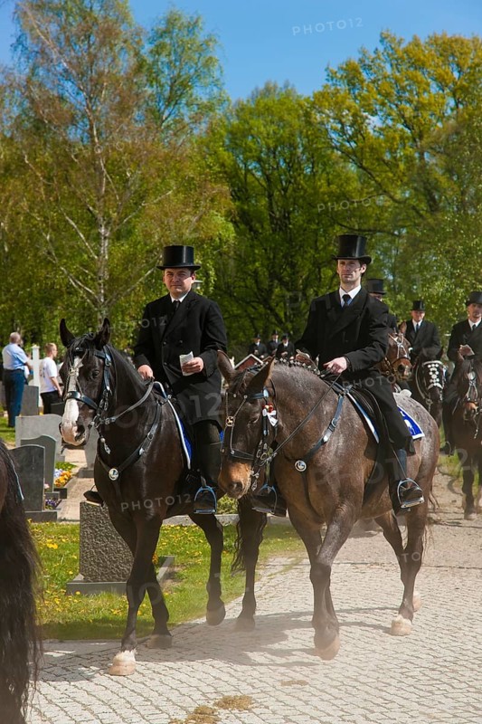 Every year at Easter there are about 5 processions in Lusatia, each with about 200 riders. The Catholic Church continues old Sorbian rites here. Thousands of spectators watch the impressive cavalcades
