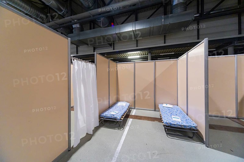 From 14 November to the beginning of January 2023, the Dresden City Council will temporarily use part of the Dresden Trade Fair Centre as refugee accommodation, which will be operated by the Johanniter. Since an increase in the number of refugees, especially from Ukraine, is to be expected due to the season