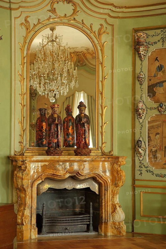Chinese room with wall mirror, chandelier, fireplace, stucco and ornaments, interior view, castle, Lichtenwalde, Niederwiesa, Saxony, Germany, Europe