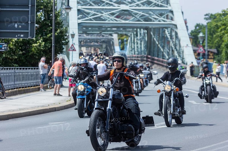 Harley Days Dresden, big ride through the city, here at the Elbe bridge Blaue Wunder