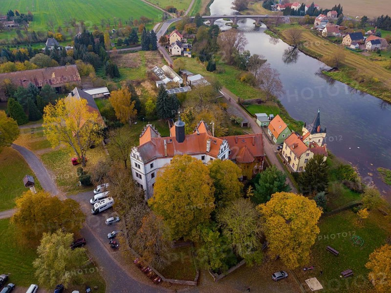 The Podelwitz moated castle is located directly on the Freiberger Mulde river in the Podelwitz district of the town of Colditz in the Free State of Saxony. The heritage-protected castle is located on the Mulde Valley Cycle Path