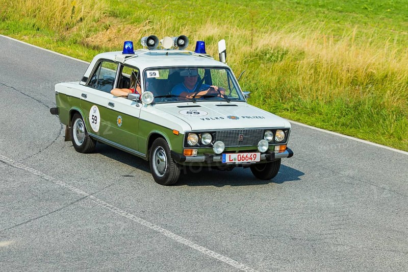 A drive for vintage vehicles. Skilful handling of the vehicle, finding the route by means of the road book and consistent driving style will be assessed. The route, time and drive-through checks as well as special stages are determined by the road book and the boarding card. Lada 2106 1500s 1968 Police version