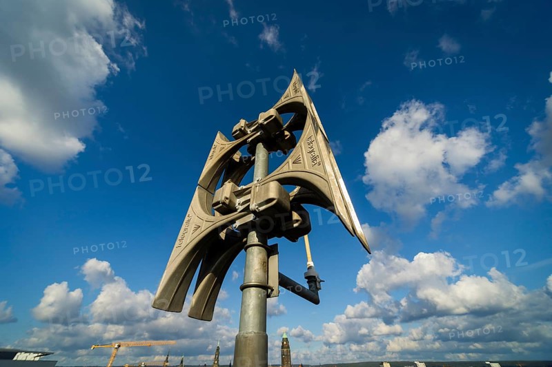 Siren system on a high-rise building in Dresden. It is used to warn the population quickly and effectively in exceptional dangerous situations and to inform them if necessary. Electronic sirens, which can emit both signal tones and voice announcements, are installed almost everywhere in the city. The siren signals are regulated uniformly in Saxony