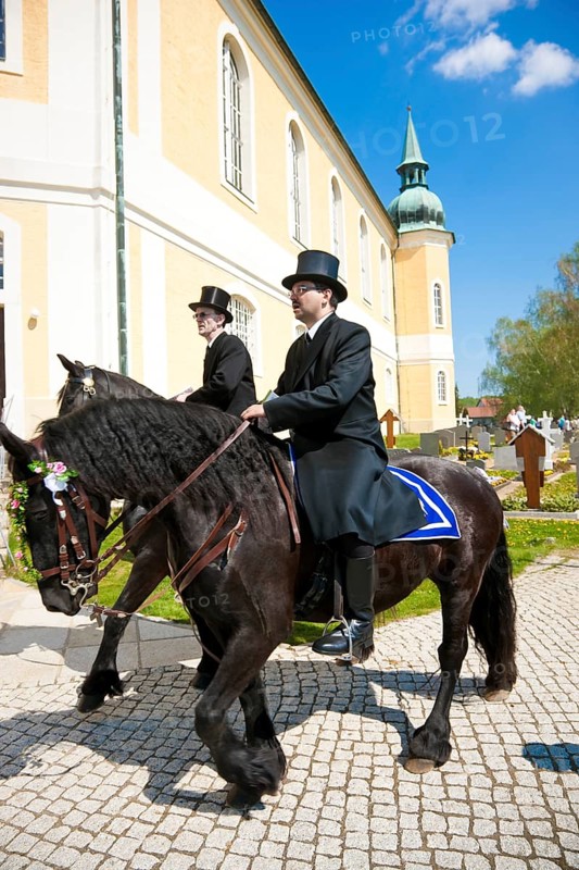 Every year at Easter there are about 5 processions in Lusatia, each with about 200 riders. The Catholic Church continues old Sorbian rites here. Thousands of spectators watch the impressive cavalcades