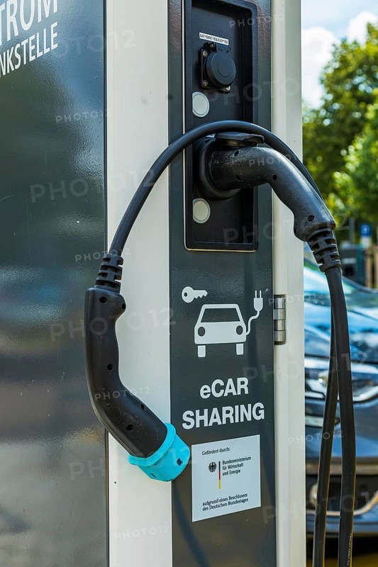 MOBI bundles the urban and environmentally friendly mobility options of trams, buses, rental bikes and cars as well as charging points for e-cars and, for the first time, e-bikes in one place, thus enabling fast transfers between different modes of transport