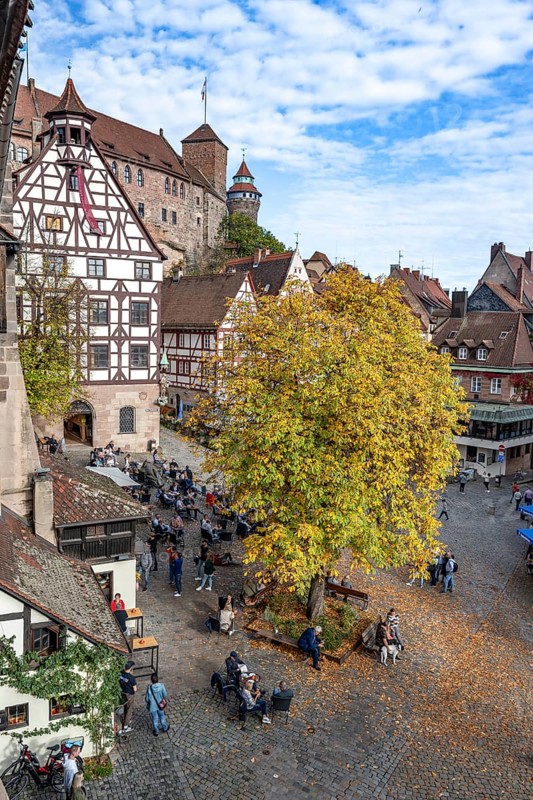 Square at the Tiergärtnertor with half-timbered houses, Pilatus House, at the Kaiserburg, in autumn, Old Town, Nuremberg, Middle Franconia, Bavaria, Germany, Europe