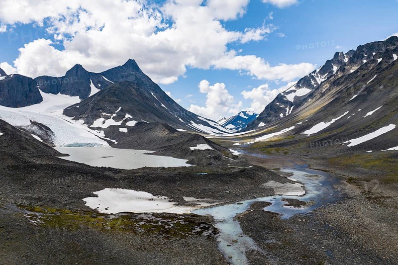 Kaskasavagge valley with Kaskapakte glacier and mountains, Kuopertjakka mountain, glacial lake with moraine, Gaskkasjohka river, Kebnekaise massif, Lapland, Sweden, Europe