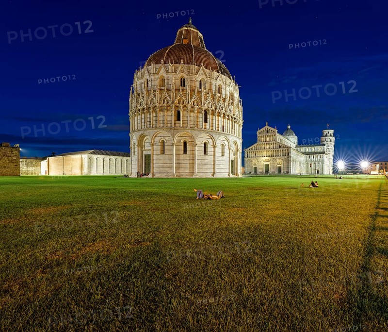 Evening, Camposanto, Baptistery, Battistero di Pisa, Leaning Tower, Torre pendente di Pisa, Cathedral, Cattedrale Metropolitana Primaziale di Santa Maria Assunta, Miracles Square, Piazza dei Miracoli also Campo dei Miracoli, Piazza del Duomo, Pisa, Tuscany, Italy, UNESCO World Heritage Site, Europe
