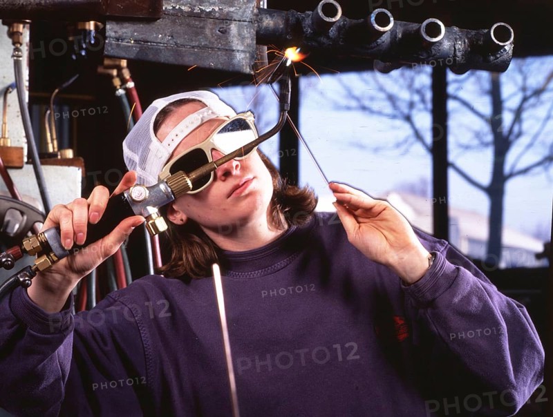 The Vocational Training Centre (BBZ), here in Iserlohn on 24.01.1996, is active in training and further training in the crafts of all kinds. Swiss training (female), DEU, Germany, Iserlohn, Europe