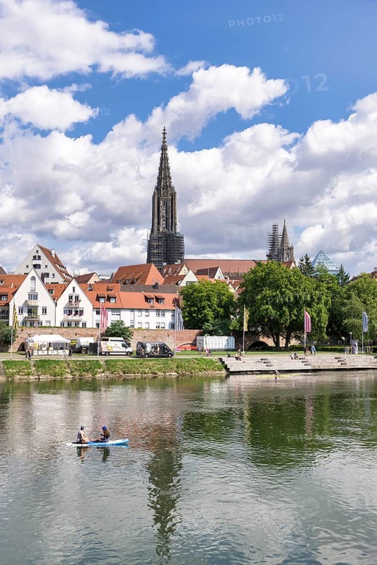 City view, Danube bank with historic old town, fishermen's quarter, Metzgerturm and cathedral, Ulm, Stand-Up Paddle, Baden-Württemberg, Germany, Europe
