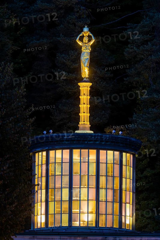 The Saxon State Spa Bad Elster has installed an impressive lighting system. A fascinating world of experience and lights in the Royal Gardens. The imposing architecture surrounded by masterful horticultural art and an illumination experience that is unique in Europe. Marienquelle