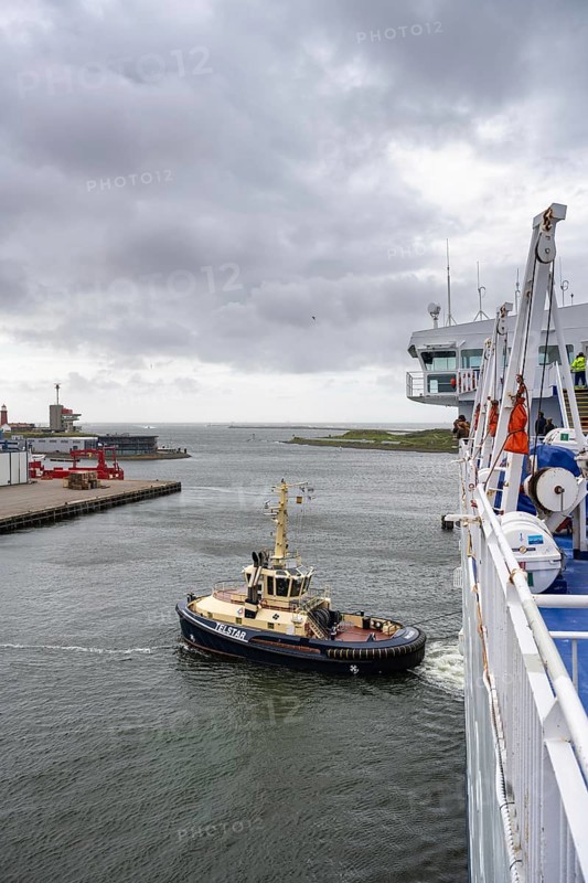 Tug, towing assistance, EDDY Tug towing the ferry King Seaways out of the harbour of Ijmuiden, North Holland, Netherlands