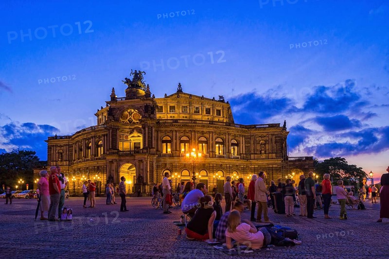 Richard Strauss Gala, broadcast from the Semperoper onto the Theaterplatz