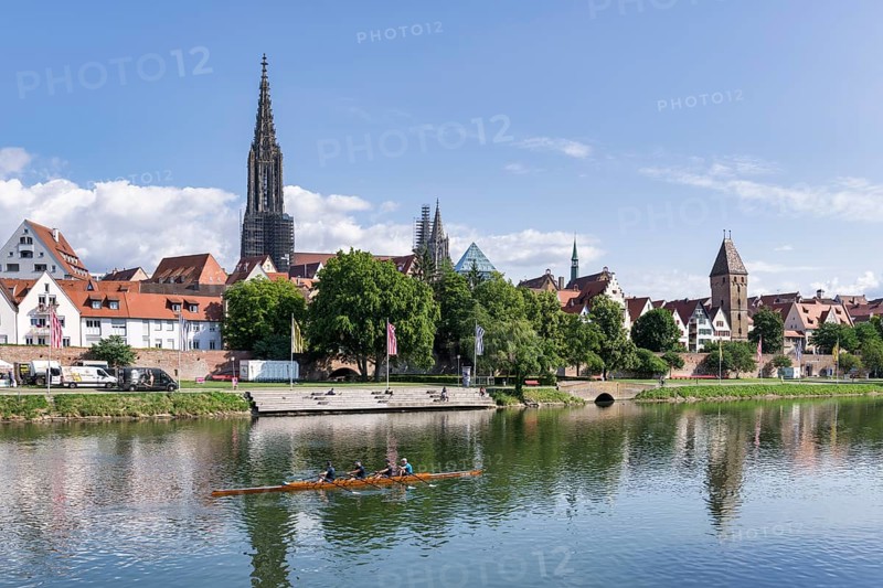 City view, Danube bank with historic old town, fishermen's quarter, Metzgerturm and cathedral, rowing boat, pleasure boat, Ulm, Baden-Württemberg, Germany, Europe