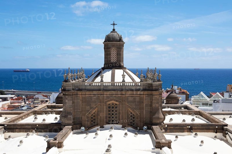 Santa Ana Cathedral seen from the tower, Atlantic Ocean behind, Las Palmas Province, Gran Canaria, Canary Islands, Spain, Europe