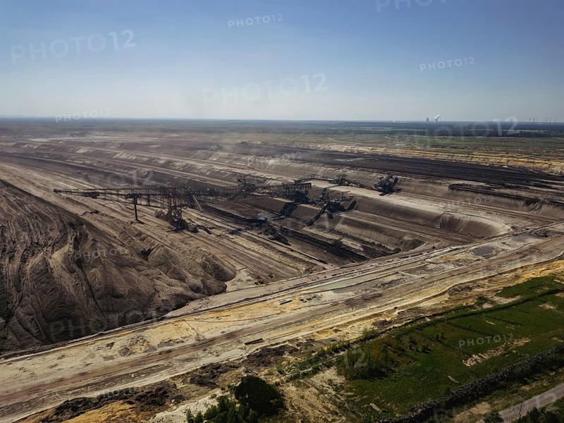 The Nochten open-cast mine (Upper Sorbian: Wochoo¾anska jama) is an open-cast lignite mine in northern Upper Lusatia operated by Lausitz Energie Bergbau AG (LEAG) . Up to 18 million tonnes of lignite are extracted per year in the Nochten opencast mine