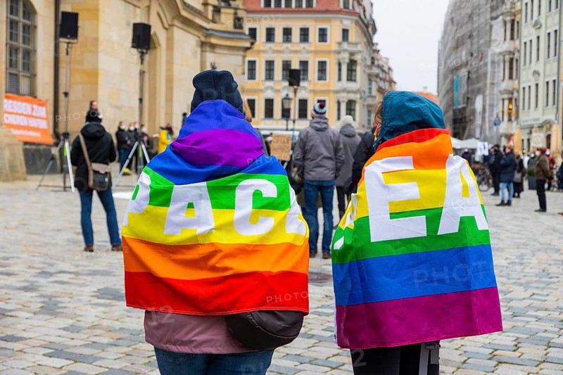 In Dresden, people gathered again on Neumarkt in front of the Church of Our Lady. On posters and banners they demanded, among other things, Stop the War and Freedom for Ukraine and expressed their solidarity with the people in Ukraine