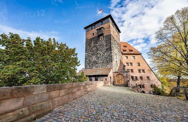 Fünfeckturm and DHJ, youth hostel formerly Kaiserstallung, Kaiserburg, in autumn, Nuremberg, Middle Franconia, Bavaria, Germany, Europe