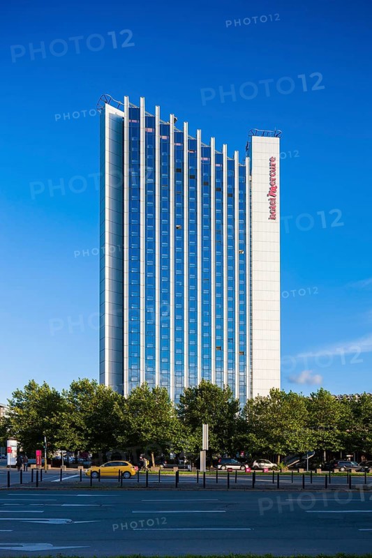 Chemnitz's tallest building, at 93 m, is the Hotel Kongress, now Mercure, in the city centre, built in 1974. The town hall complex adjoins it
