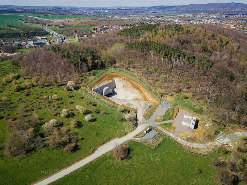 DEGES is currently building the 172n federal road as a southern bypass of Pirna, starting from the B 172a. The groundbreaking ceremony took place on 3 August 2017. A first section up to the Seidewitz valley was opened on 15 December 2022. The entire route is expected to be completed in 2026. Tunnel Kohlberg