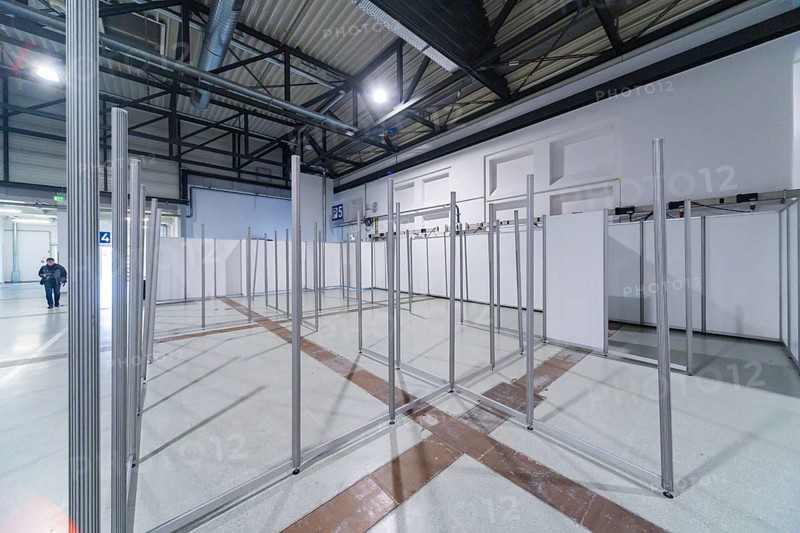 From 14 November to the beginning of January 2023, the Dresden City Council will temporarily use part of the Dresden Trade Fair Centre as refugee accommodation, which will be operated by the Johanniter. Since an increase in the number of refugees, especially from Ukraine, is to be expected due to the season
