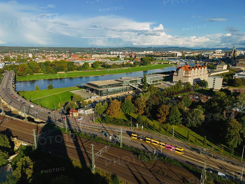 Congress Centre and Maritim Hotel am Elbufer