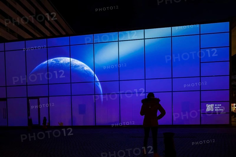 Art event Erlebnis (welt) raum on Prager Strasse with VR artist Max Salomon. On the occasion of the 50th anniversary of the Apollo mission, a 3 d spectacle was created from the photographic documentation of the astronauts, which is projected onto a house wall