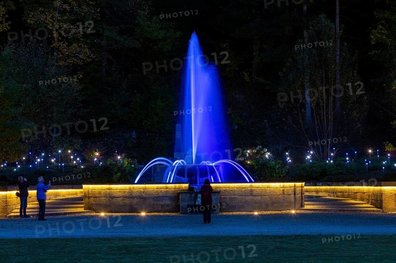 The Saxon State Spa Bad Elster has installed an impressive lighting system. A fascinating world of experience and lights in the Royal Gardens. The imposing architecture surrounded by masterful horticultural art and an illumination experience that is unique in Europe