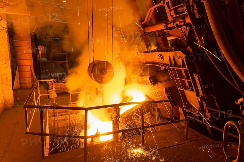 The Schmees foundry in Pirna, Germany, tapping into the preheated mould, Europe