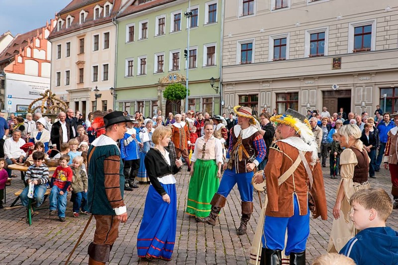 Pirna the members of the association Der Retter playfully re-enact the invasion of the Swedes in the 30 Years' War