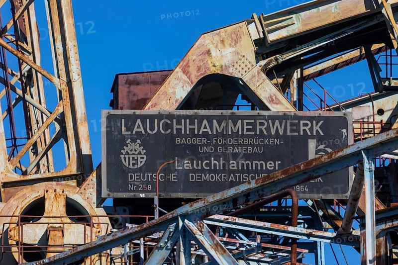 The excavator 1473 with the type designation SRs 1500 (1) is a bucket wheel excavator that was manufactured in 1964 1965 by VEB Schwermaschinenbau Lauchhammerwerk and was in use until 2002. Due to its blue colouring, the bucket wheel excavator is also commonly called the Blue Wonder
