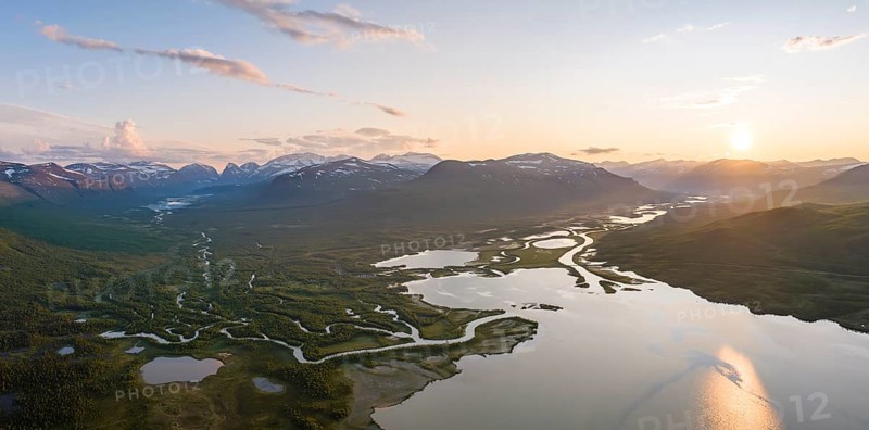 River delta of the two rivers Visttasjohka and Laddjujohka, Lake Paittasjärvi, Kebnekaise massif in the background, Nikkaluokta, Lapland, Sweden, Europe