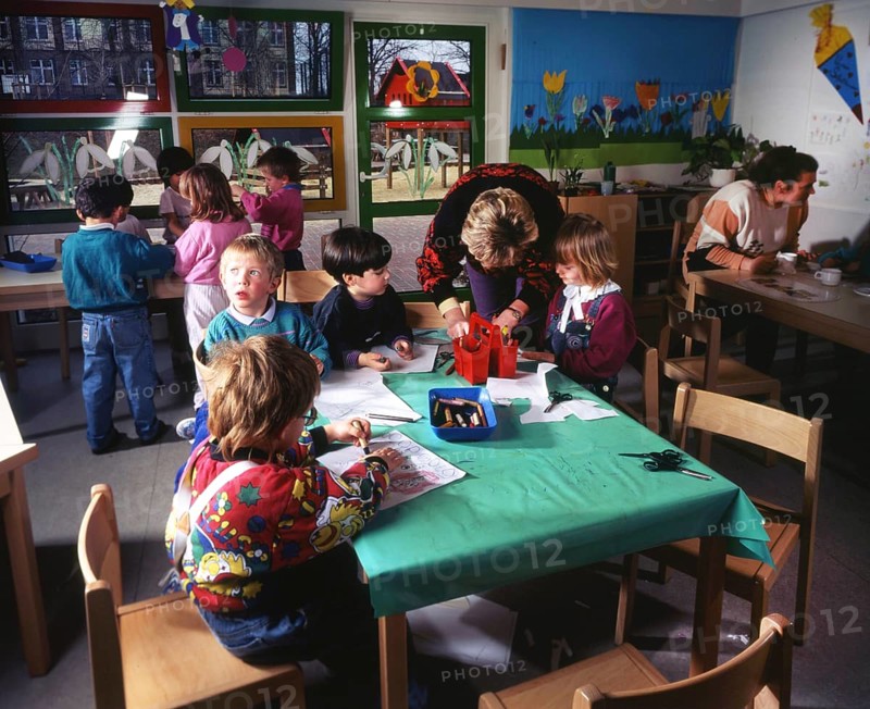 DEU, Germany: The historical slides from the times 80-90s events and people from politics, culture, working life, medicine etc. Hagen. Kindergarten with pre-school 80s MR=yes!