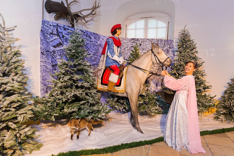 DEU Saxony Moritzburg (Â© Sylvio Dittrich +49 1772156417) Cinderella exhibition at Moritzburg Castle, actress Linda Drescher in the role of Cinderella. Winter exhibition, Three Hazelnuts for Cinderella, Cinderella returns to his castle! From 17 November, the dreamlike Moritzburg Castle once again invites fans of the popular fairytale film into its rooms. Here, the German-Czech film adaptation will be presented at the original filming location. With the revised exhibition