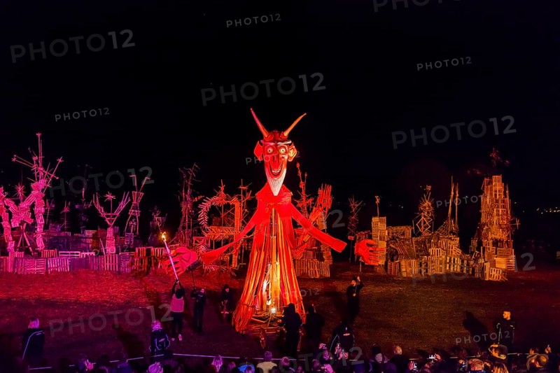 Grande Finale of the Travelling Theatre Festival on the Elbe Meadows