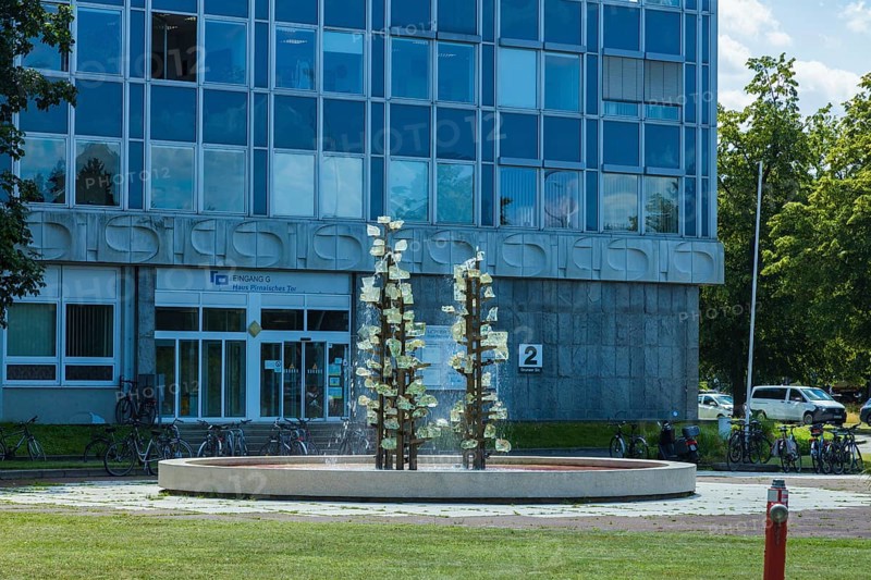 The glass fountain (also hyacinth fountain) on Pirnaischer Platz in front of the former Robotron complex by sculptor Leoni Wirth