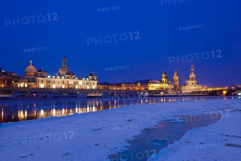 Ice drift on the Elbe in Dresden