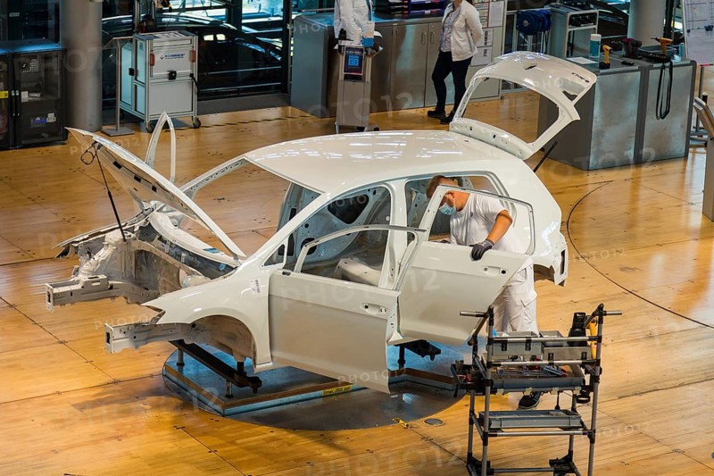 Transparent production in the Transparent Factory. After the phasing out of the Phaeton production, the new electrically rubbed model Galf and ID.3 are produced here