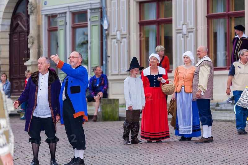 This year's Living Canaletto Picture was re-enacted on Friday, 25 April 2014, 3 pm for approx. 2 times 5 minutes with approx. 50 amateur actors from the association Theophilius Jacobäer, Der Retter e.V. based on the original painting by Bernardo Bellotto, called Canaletto, which was painted in 1752
