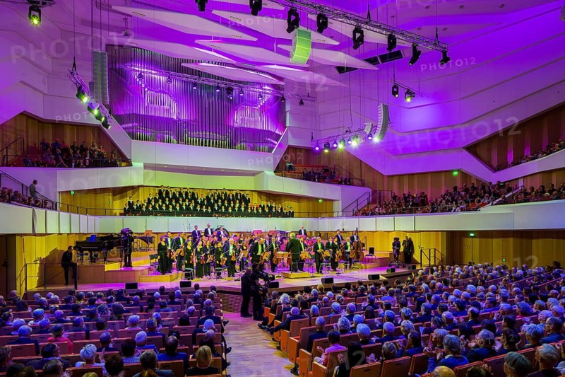 The Kulturpalast Dresden is a modernist GDR building designed by architect Wolfgang Hänsch. Ballroom for the reopening
